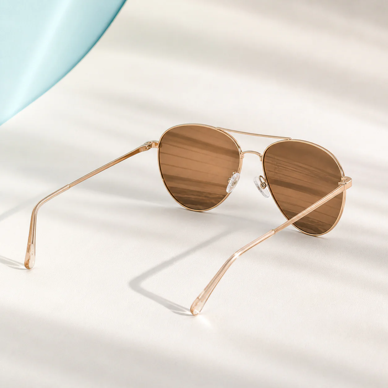 Boardwalk Pilot Sunglasses - Champagne third detail view