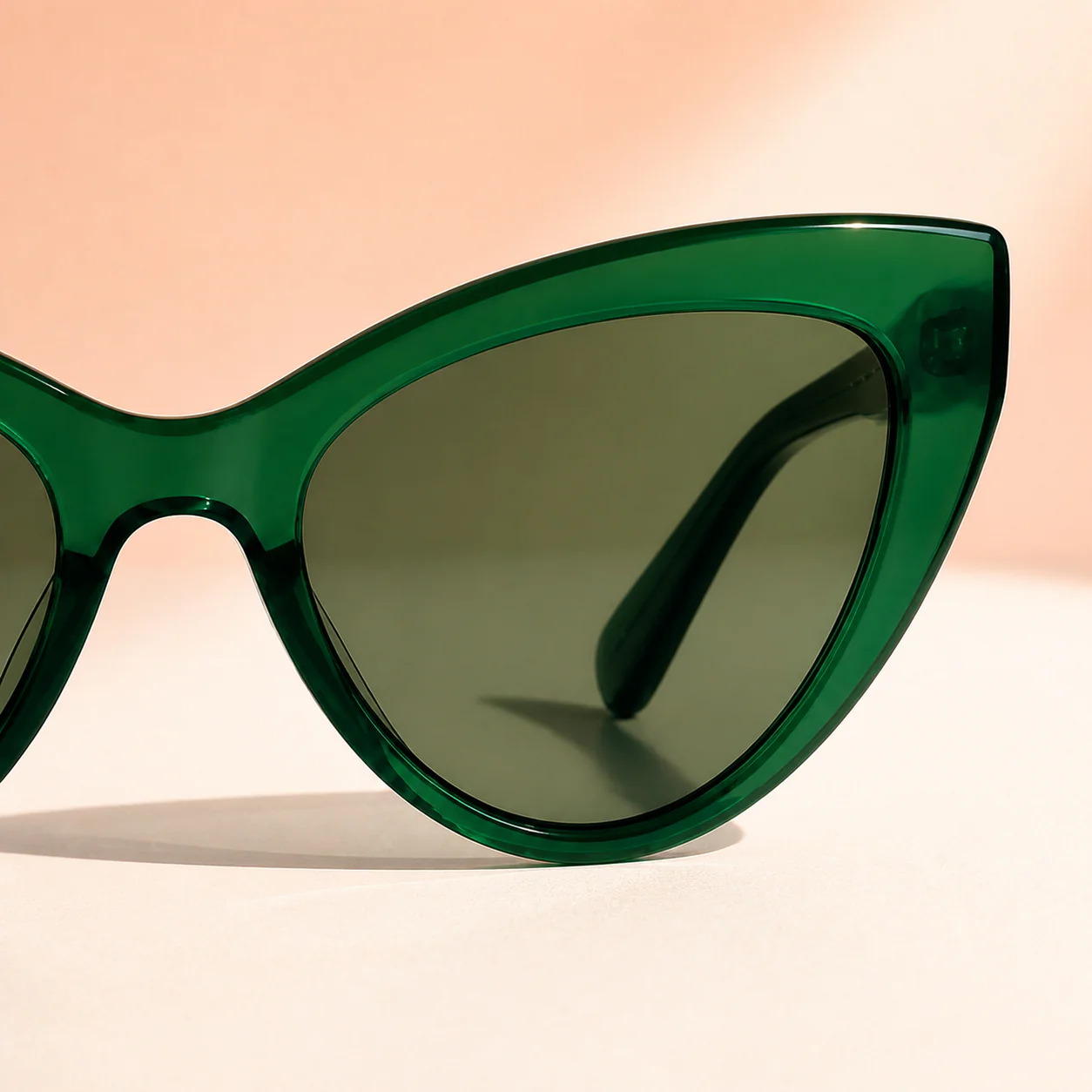 Palma Cat Eye Sunglasses - Green first detail view